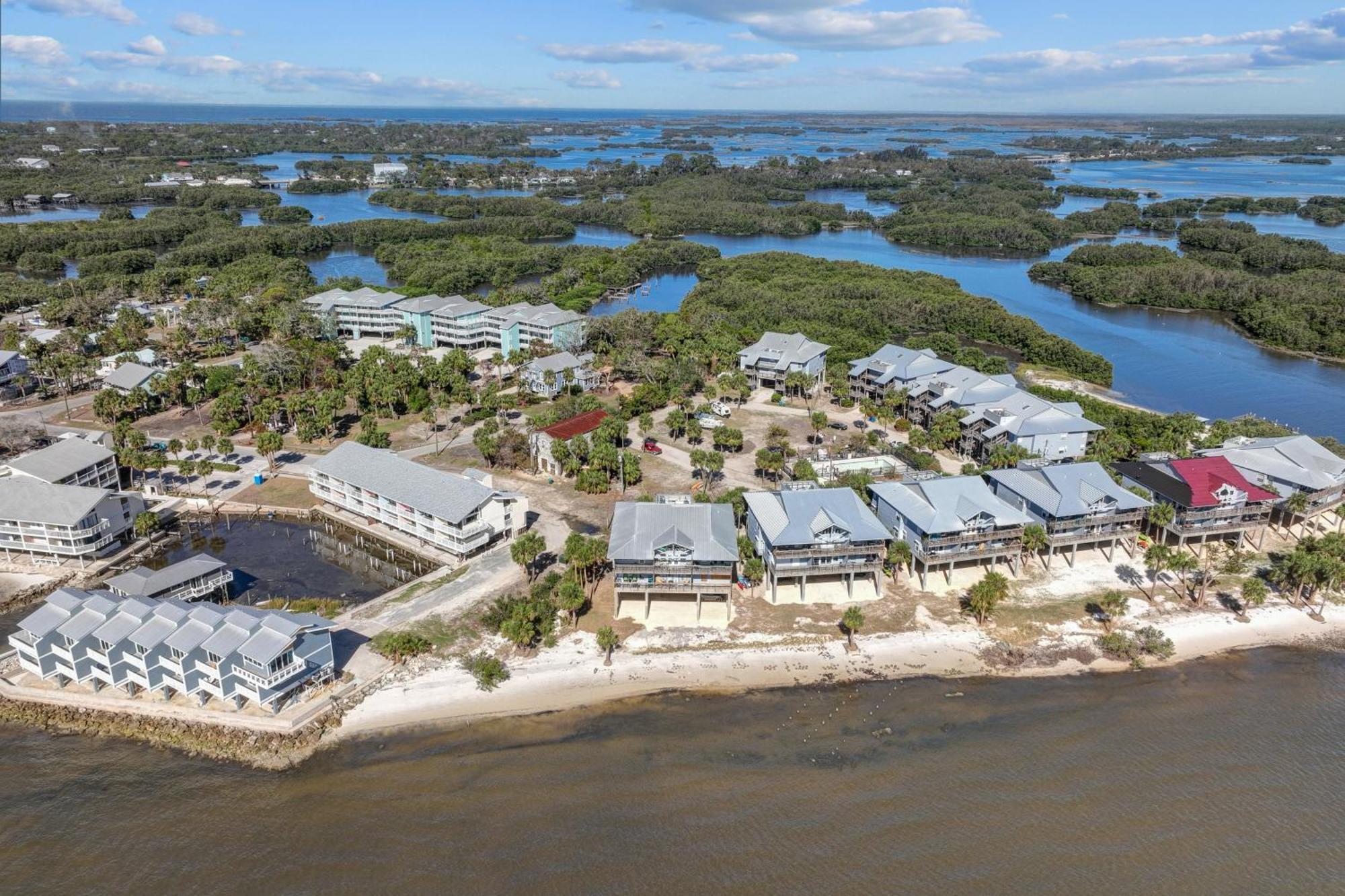 Beachfront Cedar Key Retreat With Pool Access! Exterior foto